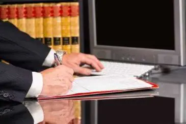 5 Things to Bring When Meeting with a Divorce Attorney
